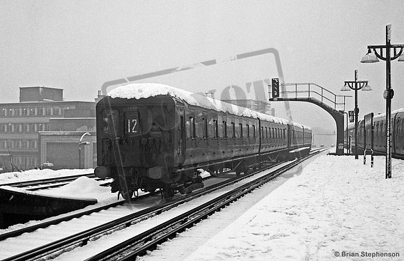 EMU 2669 1962-12 Balham