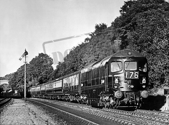 18000 1952 Sonning Cutting