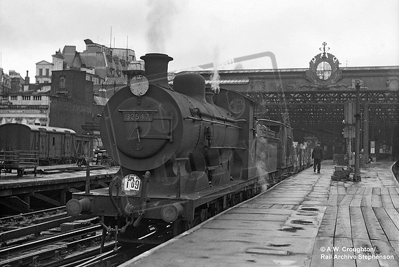 32547 1954 Charing Cross