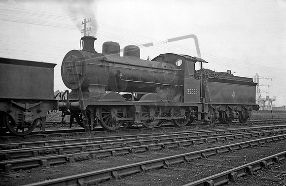 32535 1950s  Three Bridges shed yard