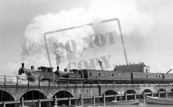 1107 1337 1949-07-15 Folkestone Harbour