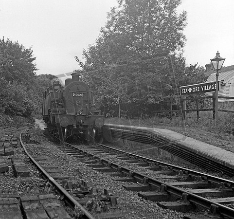 40020 1952-08-05 Stanmore Village