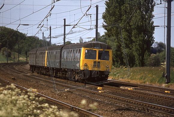 DMU E51275 1977-06-01 Potters Bar