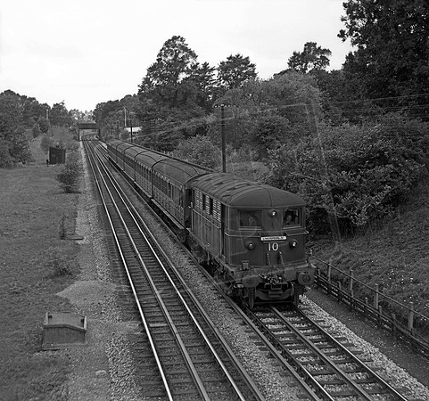 Met Railway 10 1957-07-27 Pinner