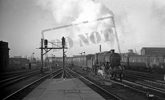 43117 1960c Leeds Wellington station