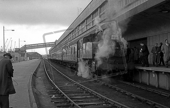 30074 1963-03-10 Southampton Docks