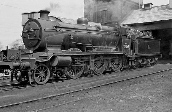 32352 1956-05 Three Bridges MPD