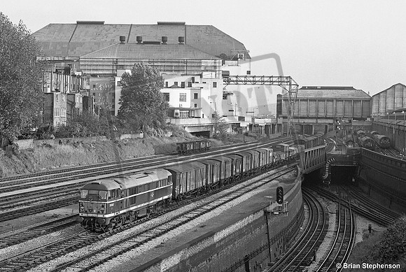 D5517 1965c West Kensington East Junction