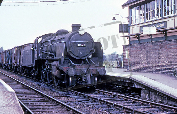 31627 1964-08-16 Farnborough North With freshly painted 70C allocation which was Guildford -ROS-CG867-095