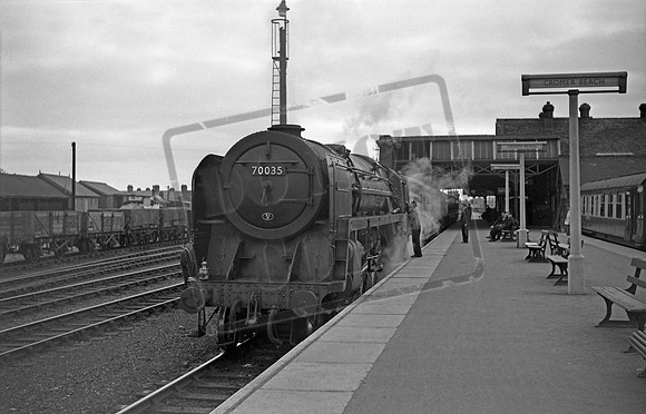 70035 1955-07 Cromer Beach