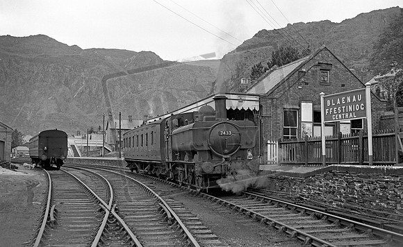7433 1950s Blaenau Ffestiniog Central
