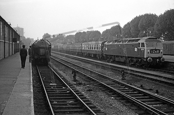 1575 1969-10-11 Kensington Olympia