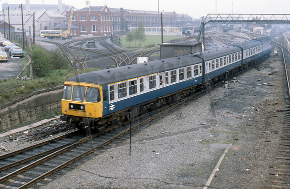 DMU E51952 1980-04-27 Doncaster
