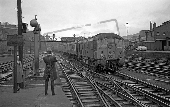 D5068 1968-05-02 Edinburgh Waverley