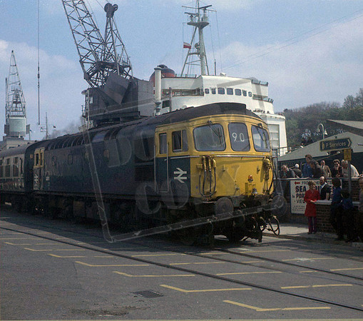 33111 1977c Weymouth Quay