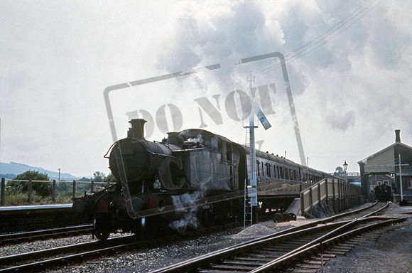 5521 1961-05-31 Williton On the 10-25 Taunton to Minehead