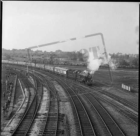 7029 1980s arriving at Chester-ROneg-JC65-144