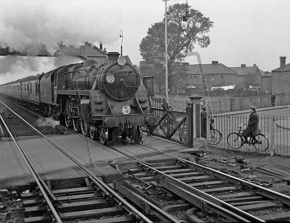 73087 1956-11-03 Feltham