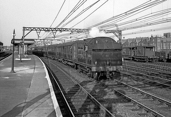 69729 1959-06-10 Bethnal Green