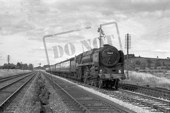 70017 1951-08-18 Standish Junction on 3-50pm Cheltenham-Paddington-ROneg-1902-BWB-068