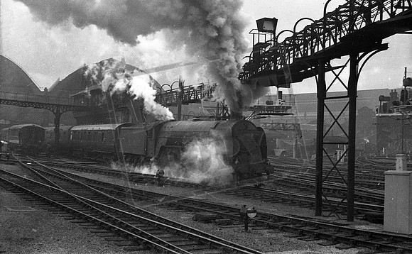 113 1948-05-01 London Kings Cross-ROneg-1902-BWB-361