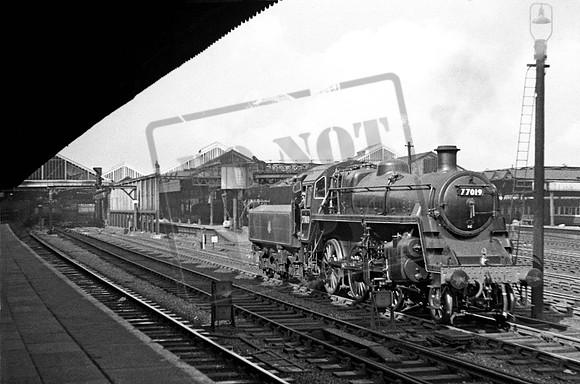 77019 1954-09-11 Crewe station
