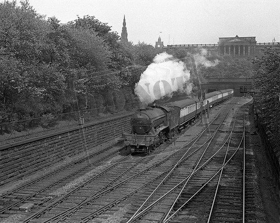 61881 1956-05-26 Edinburgh Princes Street Gardens