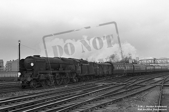 34004 1965c Clapham Junction
