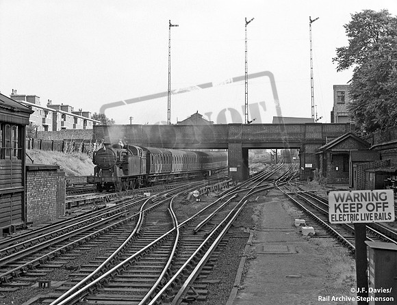 69589 1955-08-12 Dalston Junction