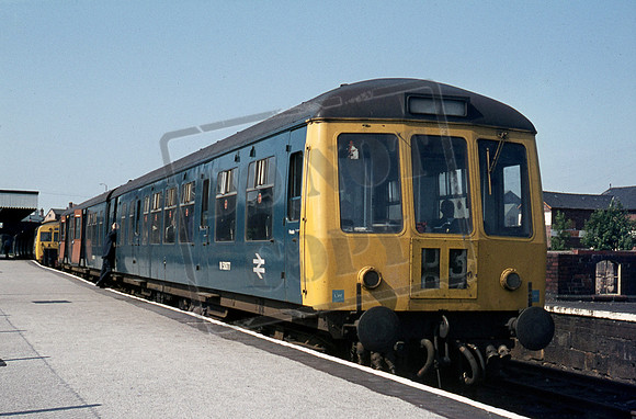 DMU M50977 1975 Ormskirk