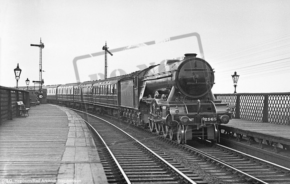 2565 1933c Dundee Esplanade