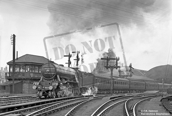 2572 1925-06 York