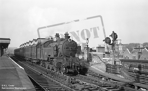 67727 1958-10-11 Bethnal Green
