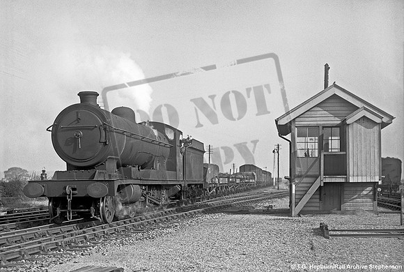 6592 1946-07-12 Willoughby
