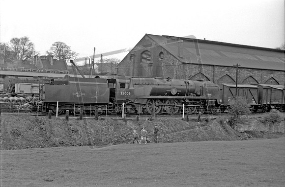 35006 1964-04-18 Yeovil shed