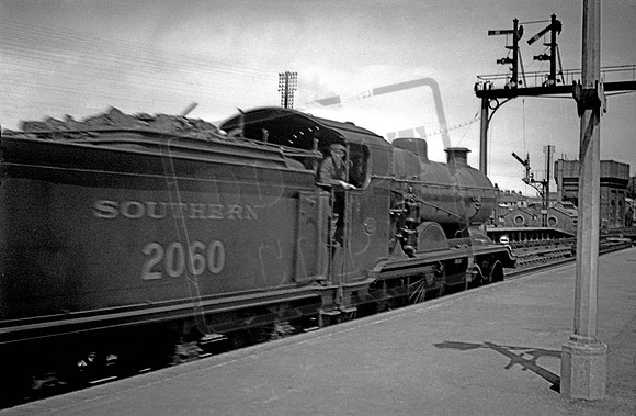 2060 1930c Croydon Station