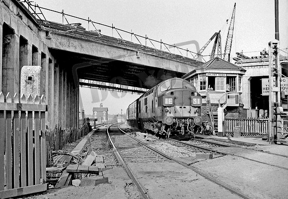 D6740 1965-03-07 Hull Anlaby Road Crossing