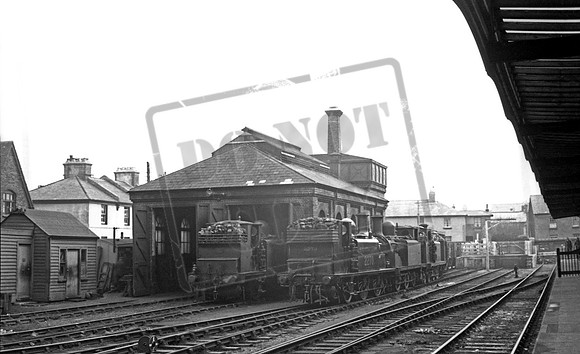 2270 1930s Littlehampton shed