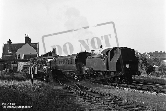 41303 1964-09-13 Lymington Town