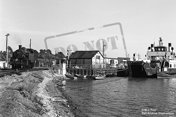 41303 1964-09-13 Lymington Pier
