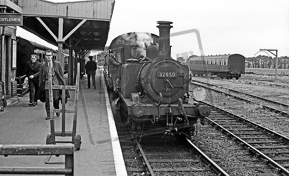 32650 1963-07-14 Hayling Island