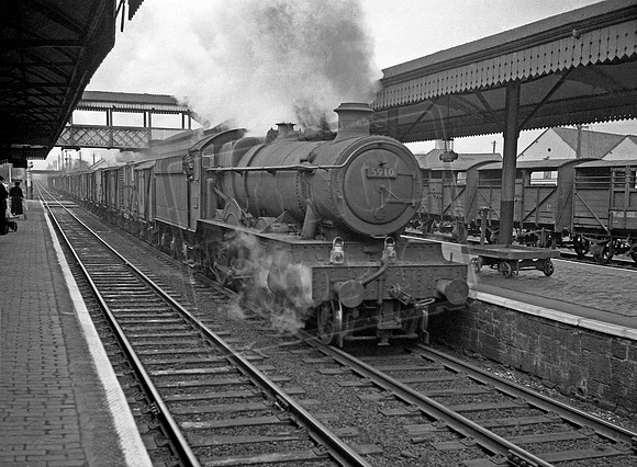 5910 1960-04-12 Gobowen