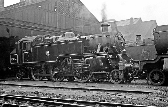 82024 1954-10-31 Swindon shed