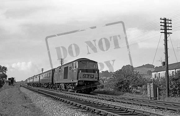 D7001 1964-10 Ebley Crossing Halt