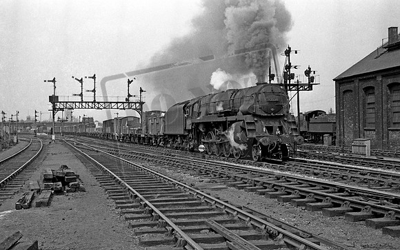 92028 1963-05-26 Gloucester Tramway Crossing