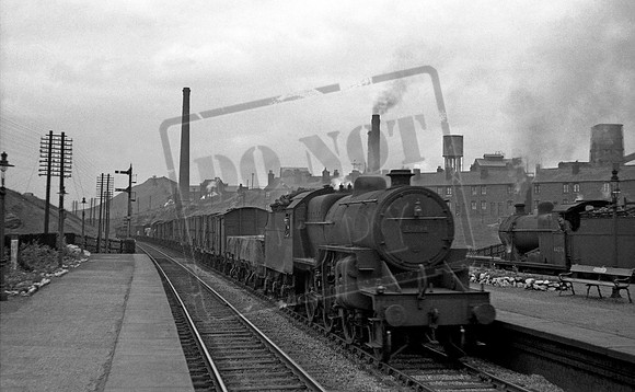 42794 1951-07-24 Royston & Notton station