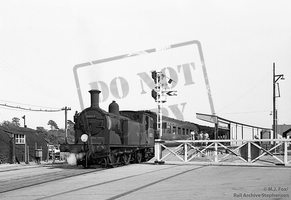 30052 1963-06-09 Lymington Pier
