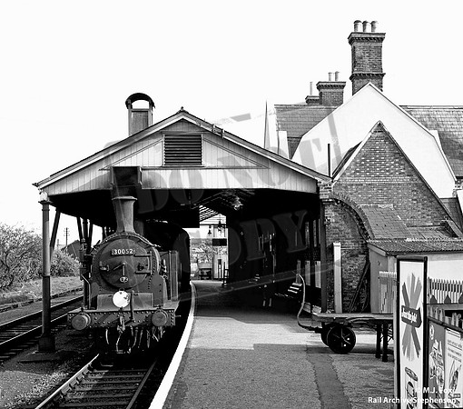 30052 1964-05-10 Lymington Town