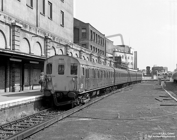 EMU 5354 1981  Holburn Viaduct
