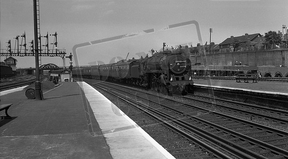 70040 1960c Harringay station